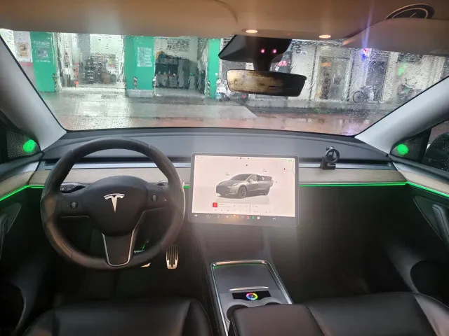 Tesla Model Y — Фото автомобиля 5
