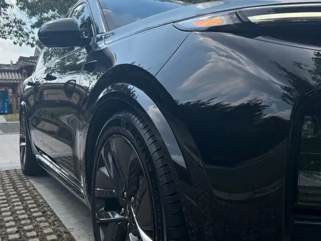 Li Auto L8 — Фото автомобиля 7
