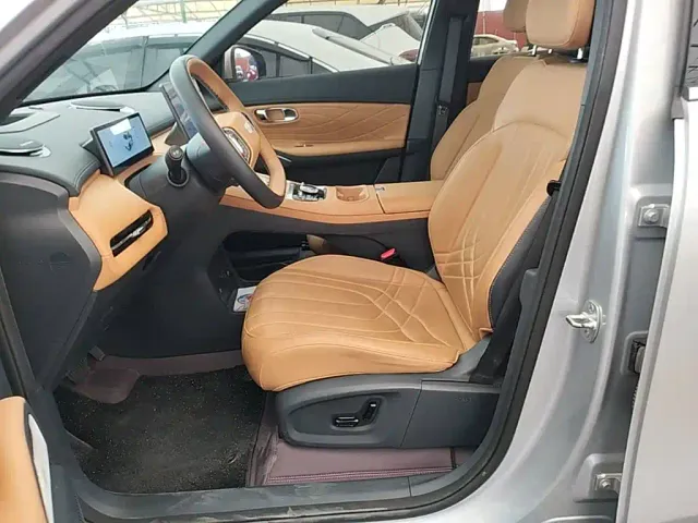Geely Galaxy Starship 7 EM-i — Фото автомобиля 14