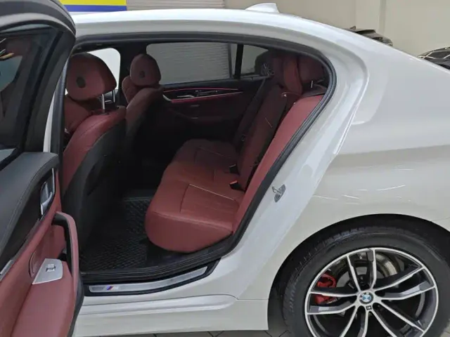 BMW 5 Series — Фото автомобиля 11