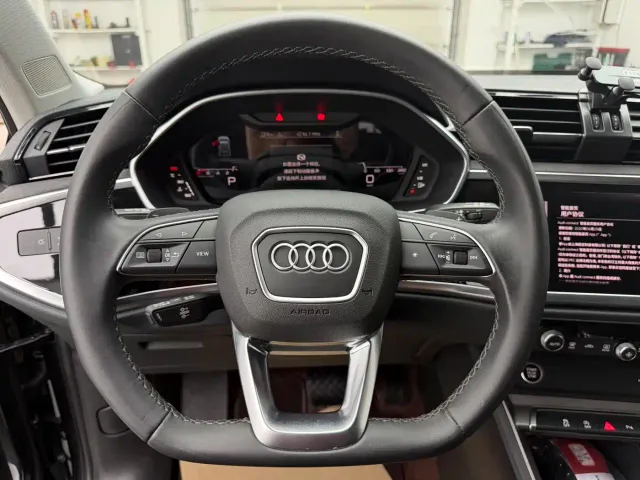 Audi Q3 — Фото автомобиля 10
