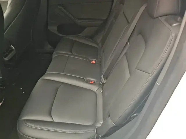 Tesla Model Y — Фото автомобиля 16