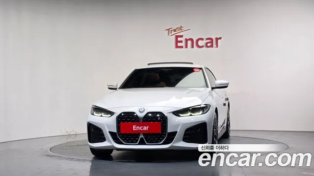 BMW i4 — Фото автомобиля 3