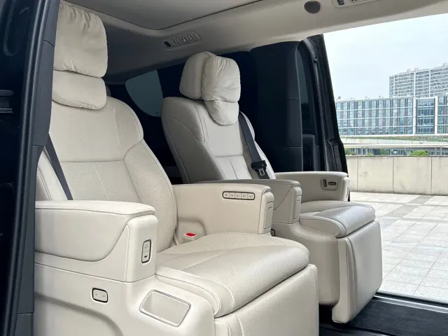 Li Auto MEGA — Фото автомобиля 11