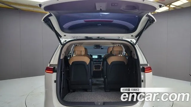 Kia Carnival Generation 4 — Фото автомобиля 23