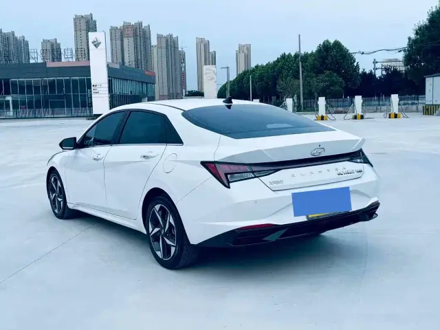 Hyundai Elantra — Фото автомобиля 6