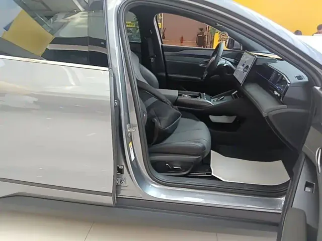 BYD Qin L — Фото автомобиля 24
