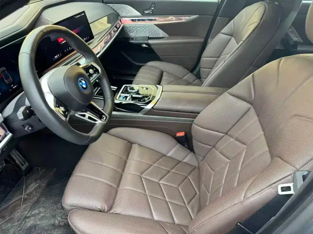 BMW i7 M70L — Фото автомобиля 8