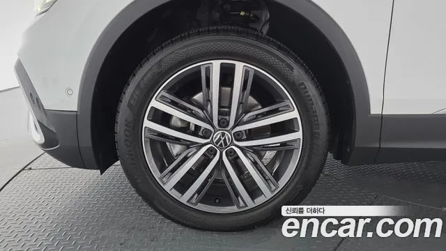 Volkswagen Tiguan — Фото автомобиля 5