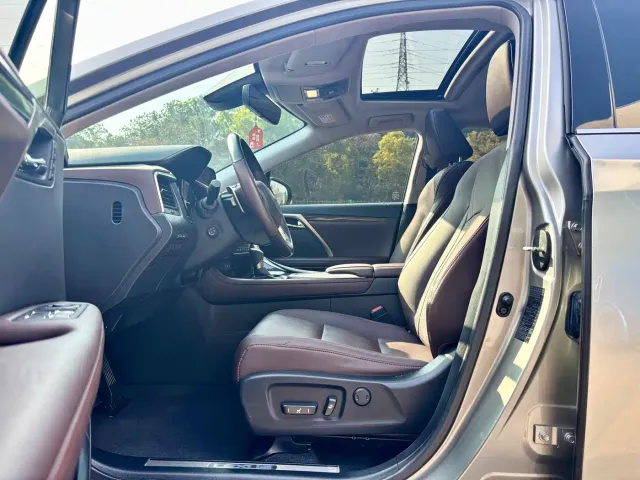 Lexus RX — Фото автомобиля 5