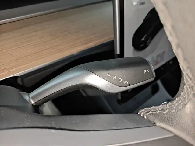 Tesla Model Y — Фото автомобиля 13