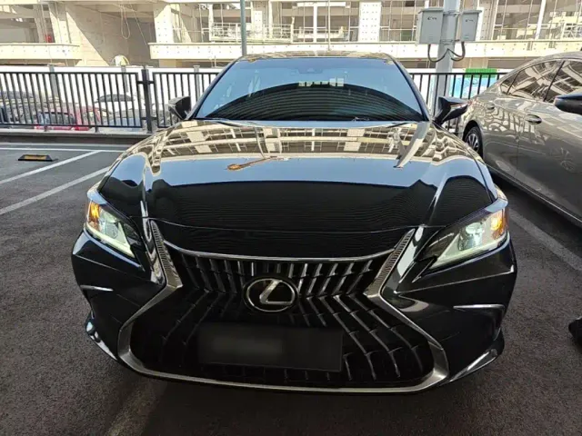 Lexus ES — Фото автомобиля 2