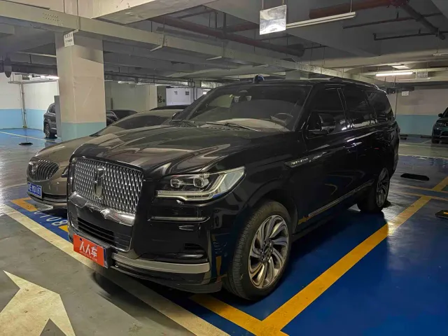 Фотография автомобиля — Lincoln Navigator