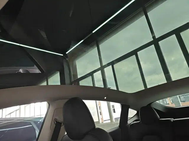 Tesla Model Y — Фото автомобиля 17