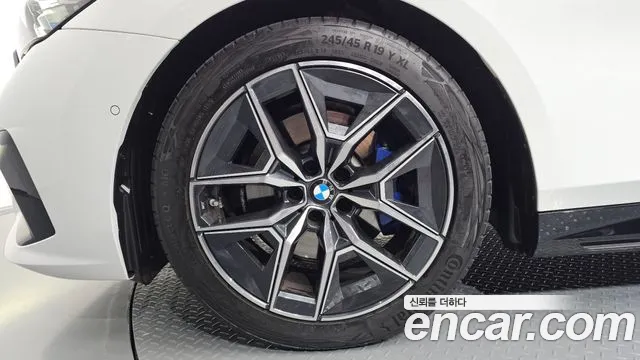 BMW 5 Series G60 — Фото автомобиля 5