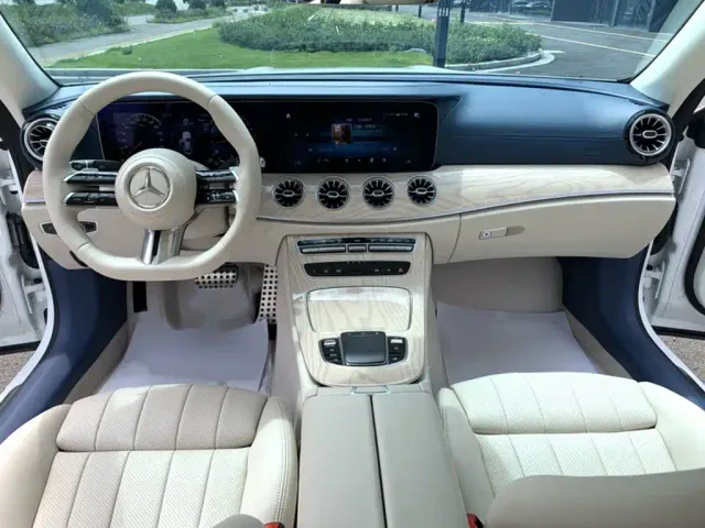 Mercedes-Benz E-Class — Фото автомобиля 11