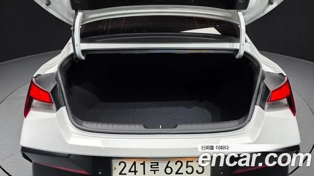Hyundai AVANTE — Фото автомобиля 3