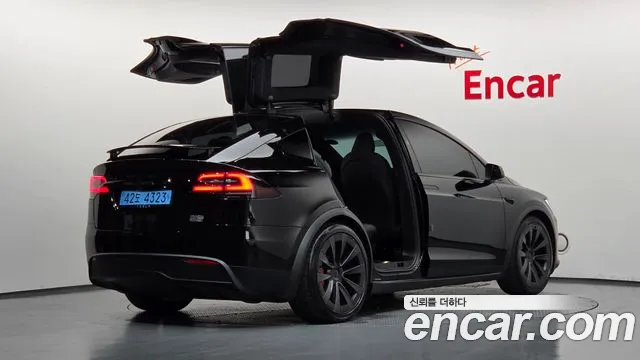 Tesla Model X — Фото автомобиля 2