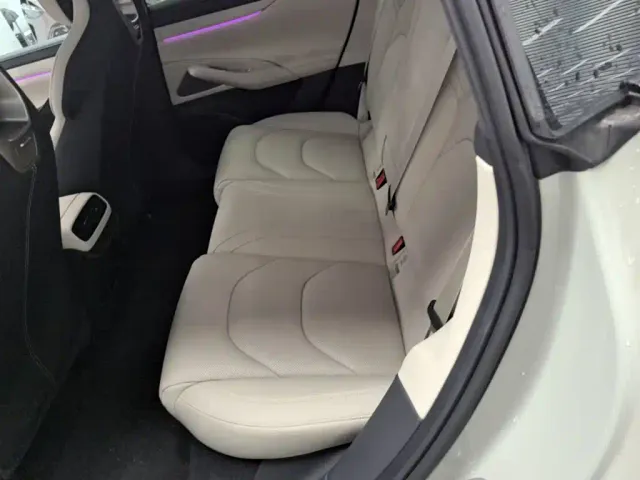 Xiaomi SU7 — Фото автомобиля 16