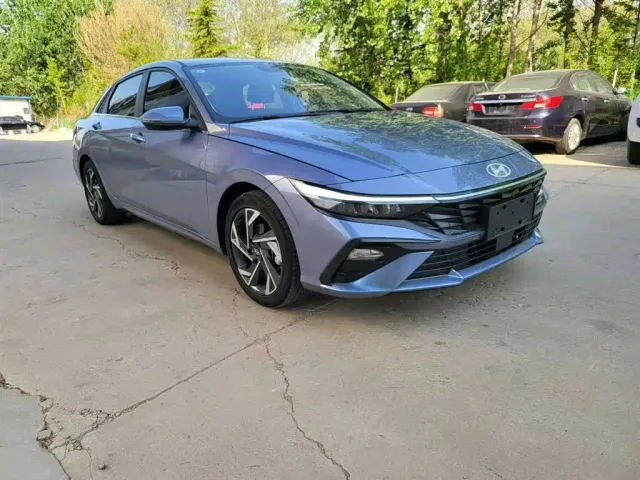 Hyundai Elantra — Фото автомобиля 15