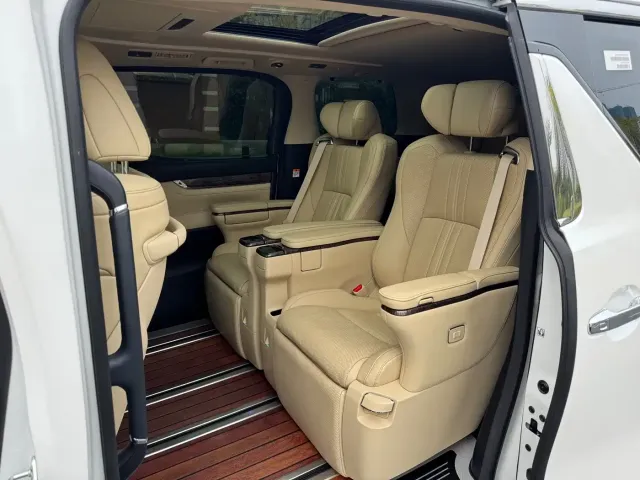 Toyota Vellfire — Фото автомобиля 6