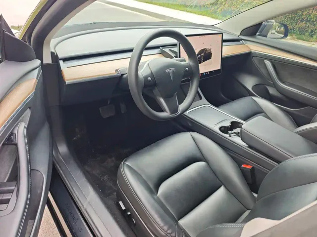 Tesla Model 3 — Фото автомобиля 4