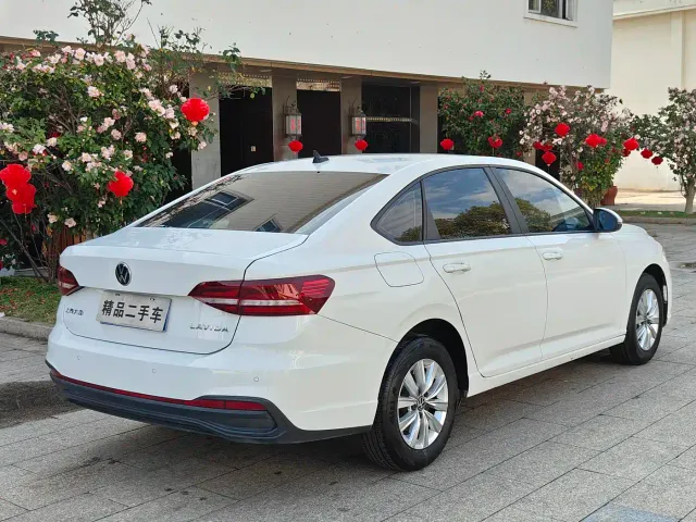 Volkswagen Lavida — Фото автомобиля 9