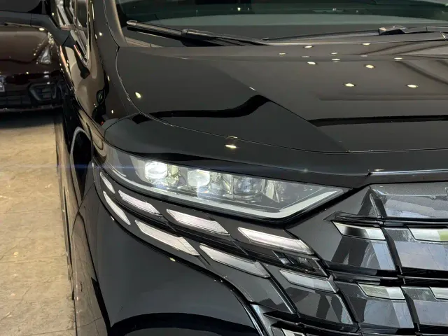 Toyota Alphard — Фото автомобиля 3