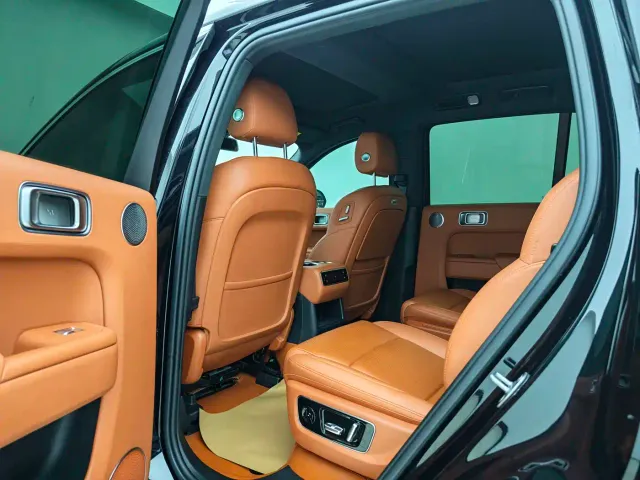 Li Auto L8 — Фото автомобиля 5