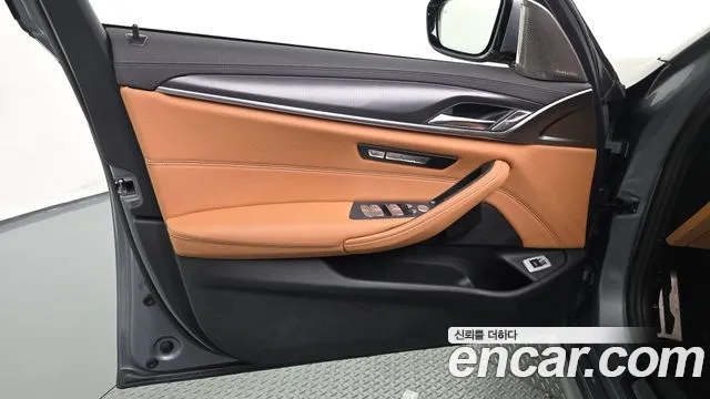 BMW 5 Series G30 — Фото автомобиля 13