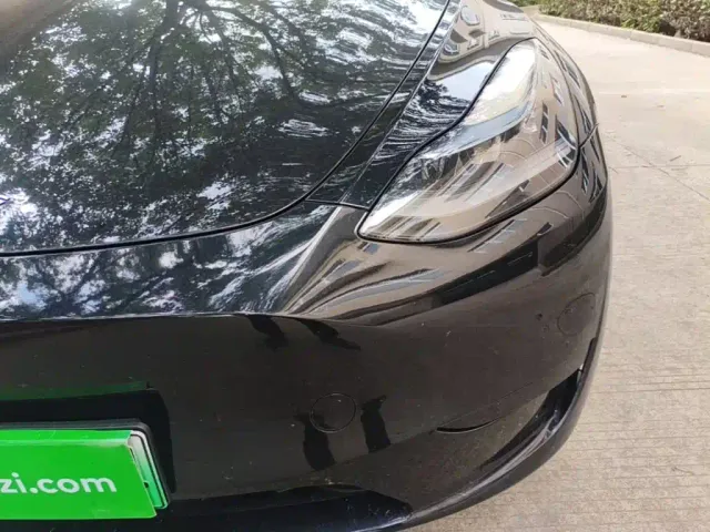 Tesla Model Y — Фото автомобиля 23