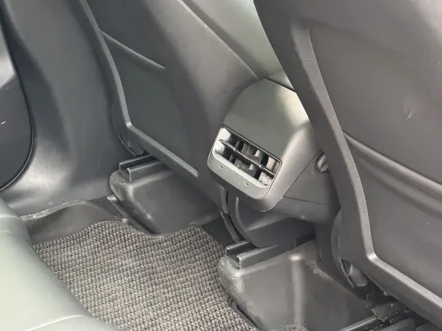 Tesla Model Y — Фото автомобиля 19