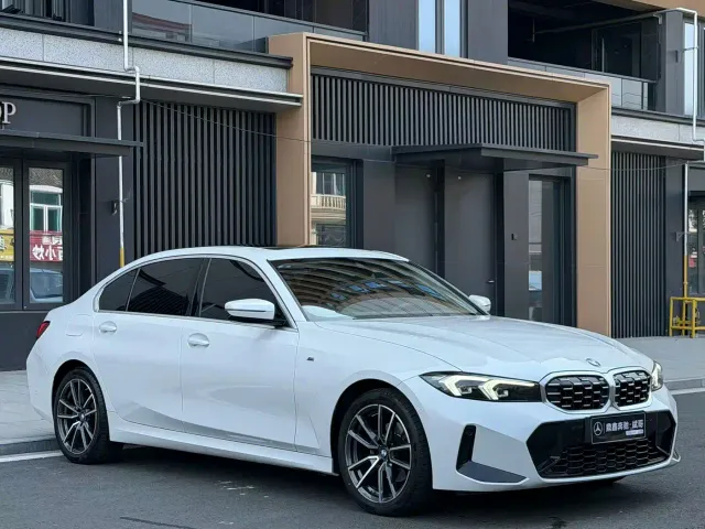 BMW 3 Series — Фото автомобиля 3