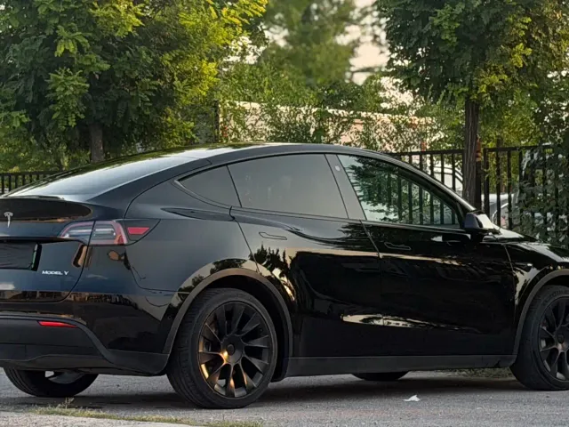 Tesla Model Y — Фото автомобиля 6