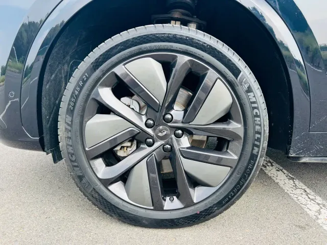 Li Auto L7 — Фото автомобиля 10