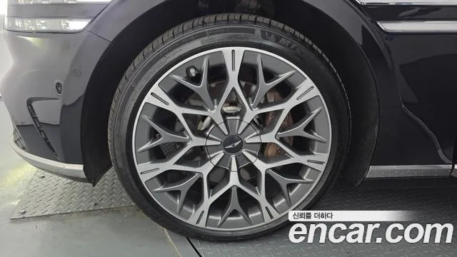 Genesis G90 Бензин 3.5 Turbo e-S/C AWD — Фото автомобиля 5