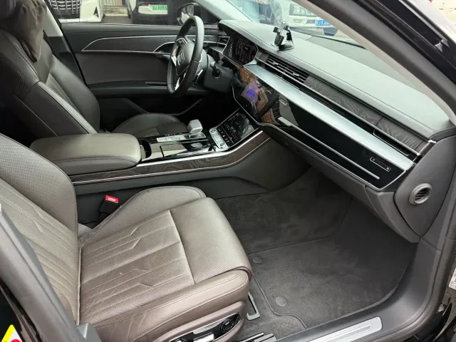 Audi A8 — Фото автомобиля 6