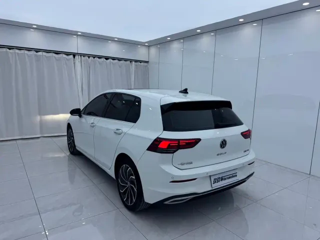 Volkswagen Golf — Фото автомобиля 6