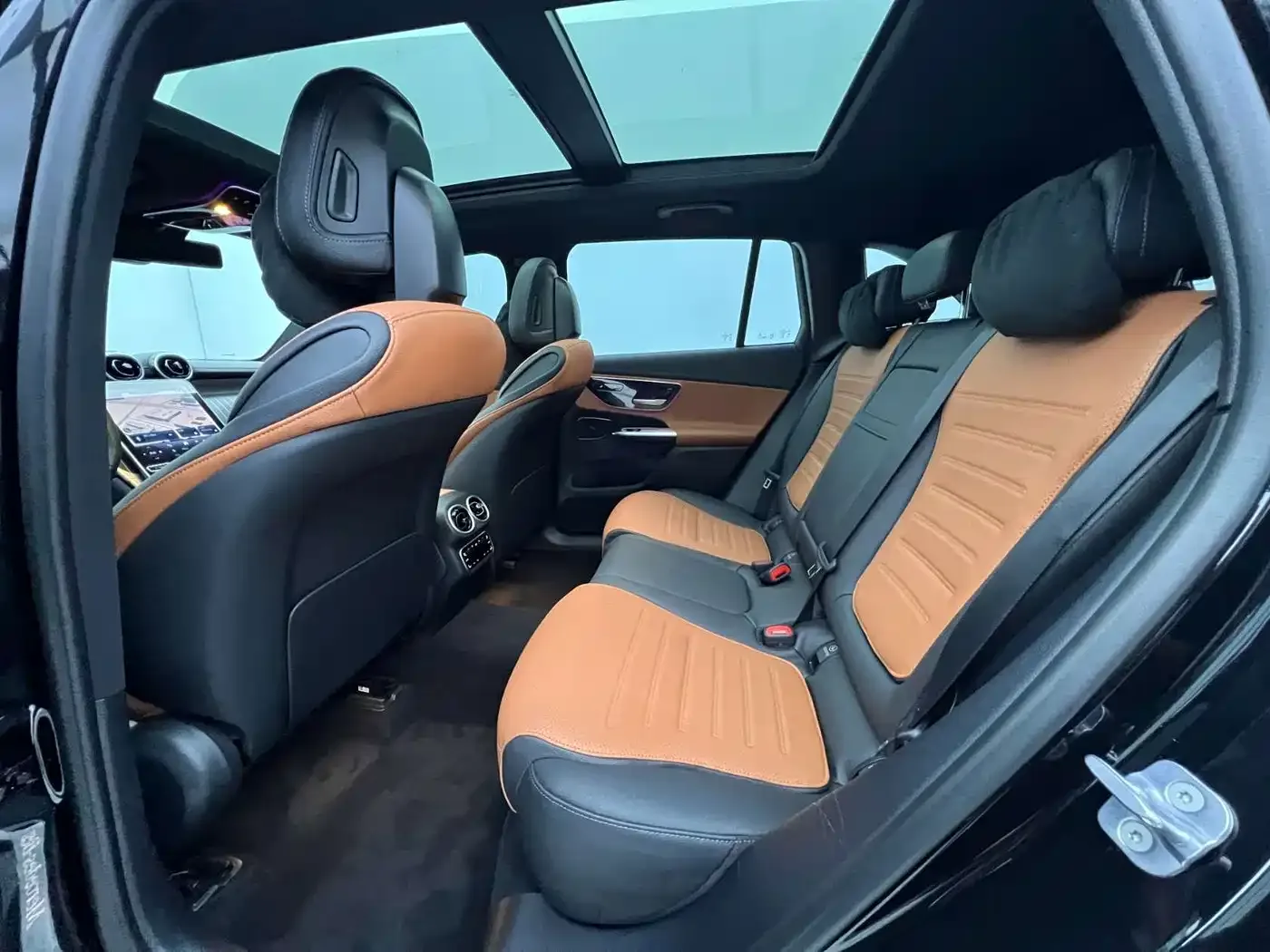 Mercedes-Benz Mercedes-Benz GLC 2023 GLC 300 L 4MATIC Sport 5-Seater — Фото автомобиля 9