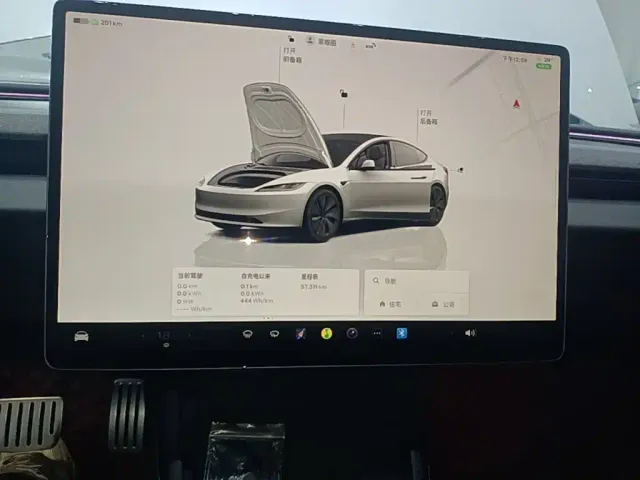 Tesla Model 3 — Фото автомобиля 12