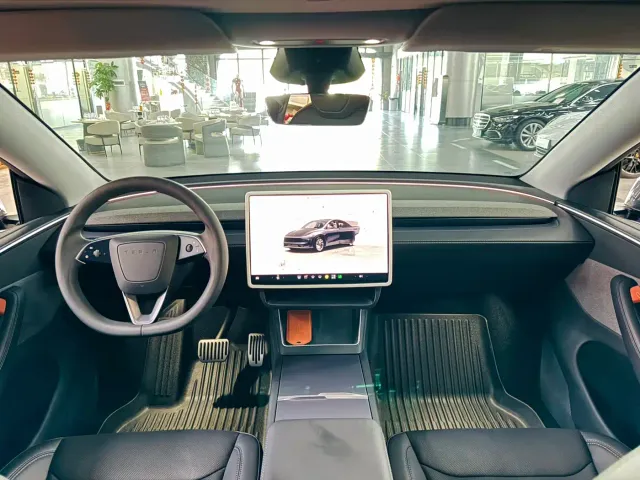 Tesla Model Y — Фото автомобиля 5
