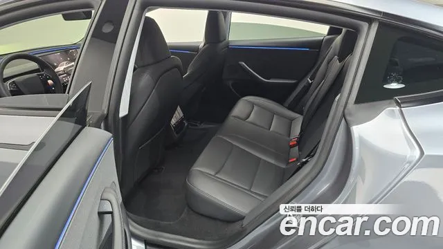 Tesla Model 3 — Фото автомобиля 17