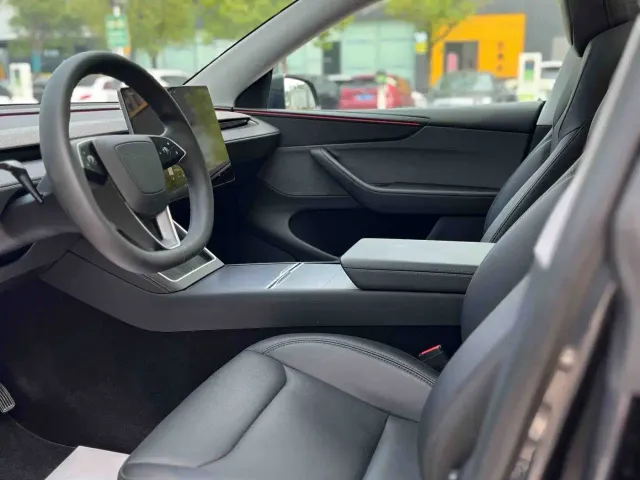 Tesla Model Y — Фото автомобиля 5