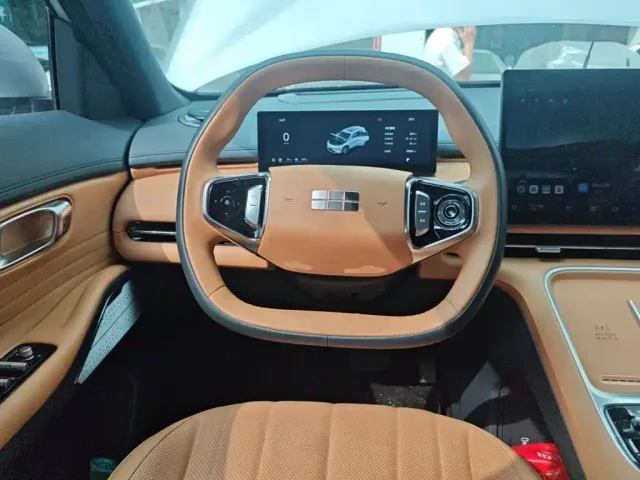 Geely Galaxy Starship 7 EM-i — Фото автомобиля 6