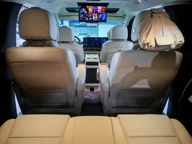 Li Auto MEGA — Фото автомобиля 16