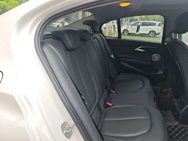BMW 1 Series — Фото автомобиля 13