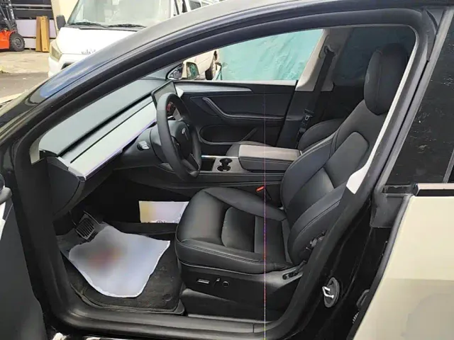 Tesla Model Y — Фото автомобиля 15
