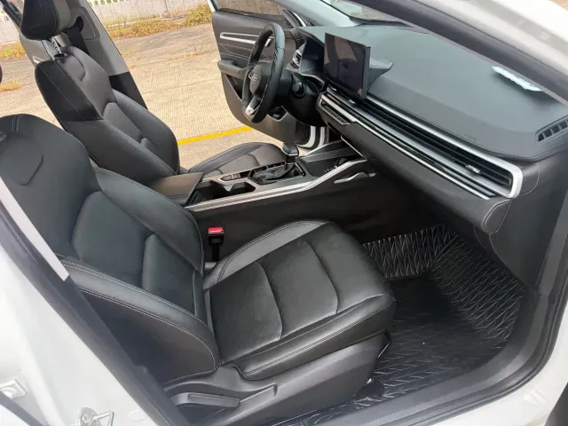 Geely Emgrand — Фото автомобиля 12