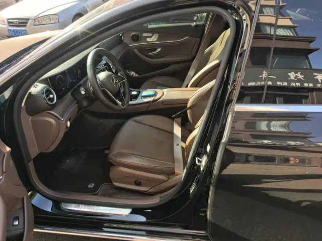 Mercedes-Benz E-Class — Фото автомобиля 9