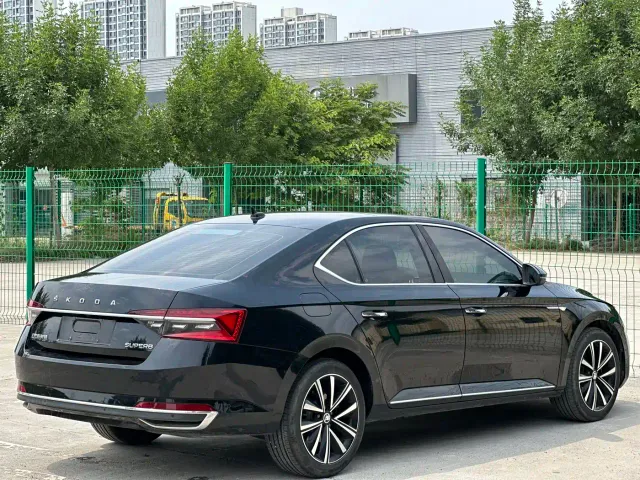 Skoda Superb — Фото автомобиля 7
